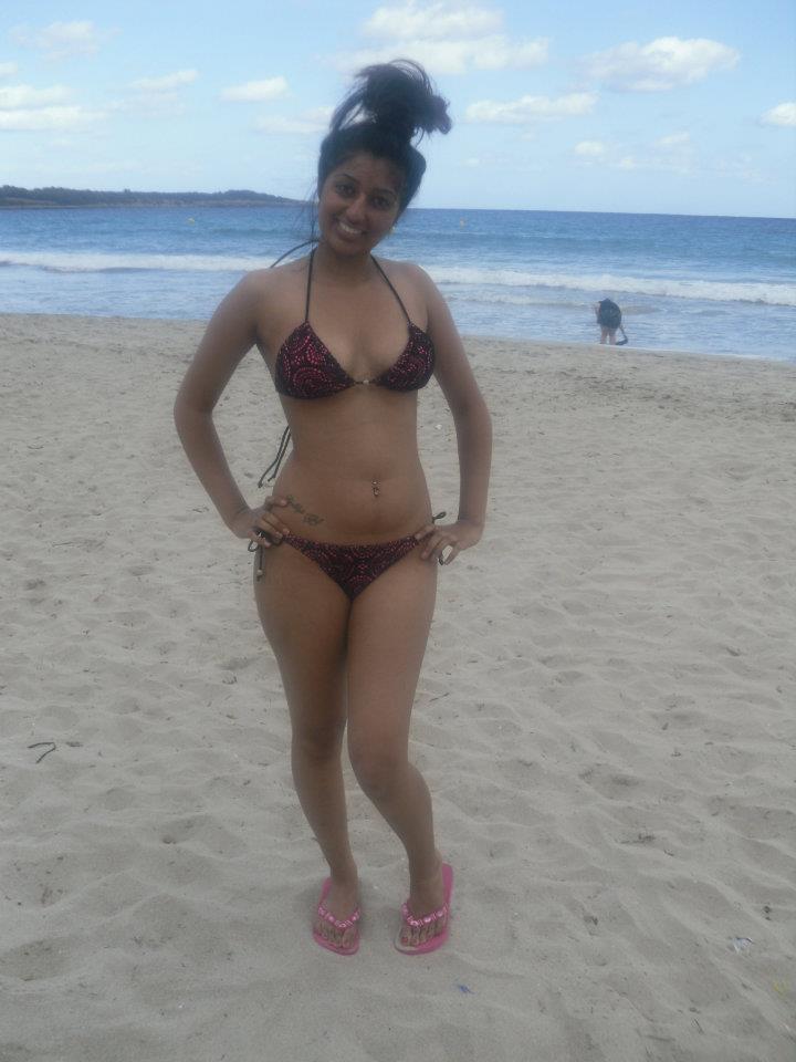girl beach on Indian nude