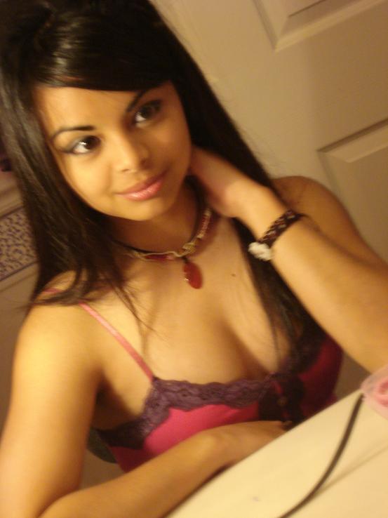 Super cute 18 year old non nude indian girlfriend - Real ...
