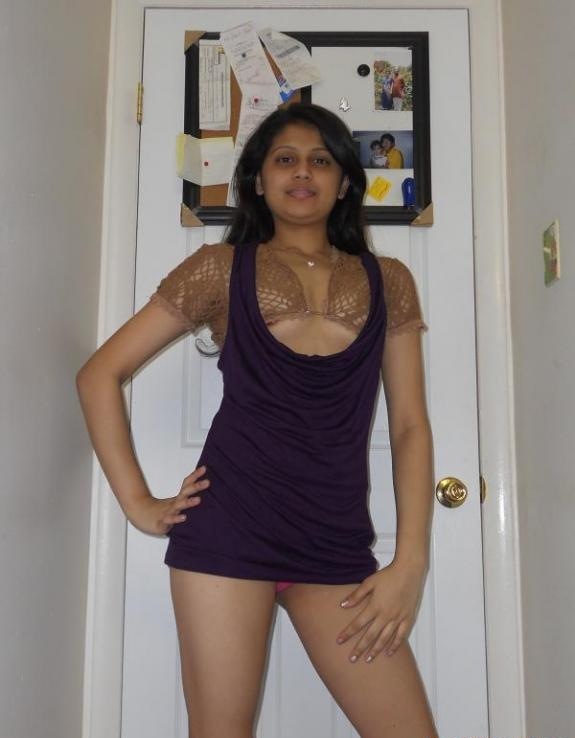 Nipple slip on this non nude indian babes pics - Real Indian Gfs